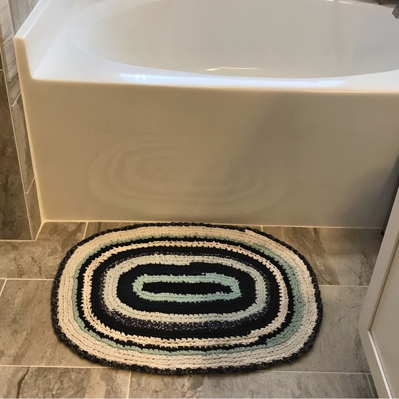 Area rug. NWOT - Picture 3 of 7